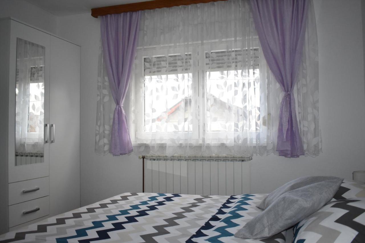 Apartman Rukavina Licko Petrovo Selo Exterior photo